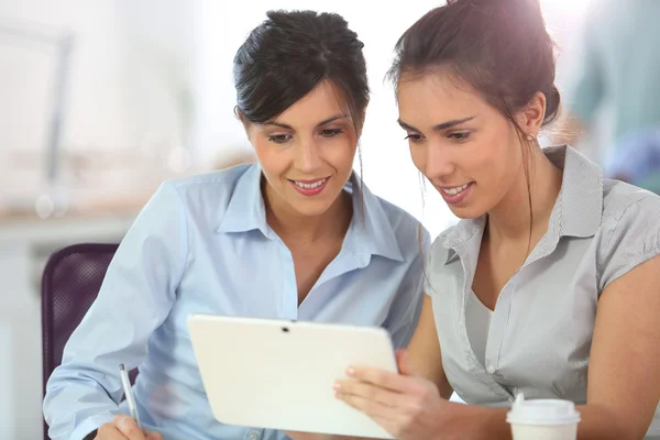 Business girls working together — Stock Photo, Image