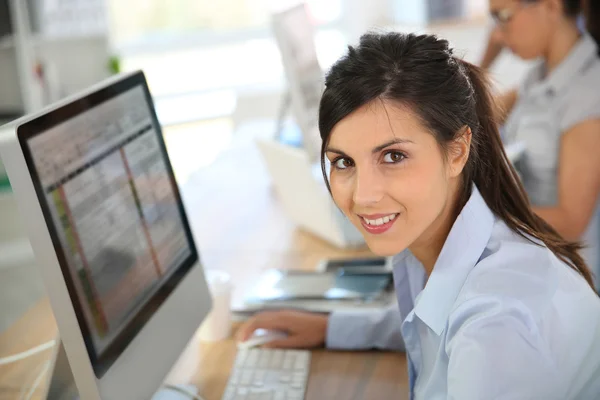 Woman attending business training — Stock Photo, Image