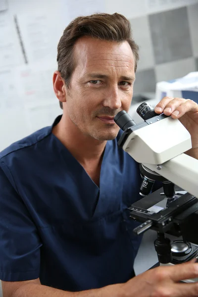 Veterinarian doctor with microscope — Stock Photo, Image