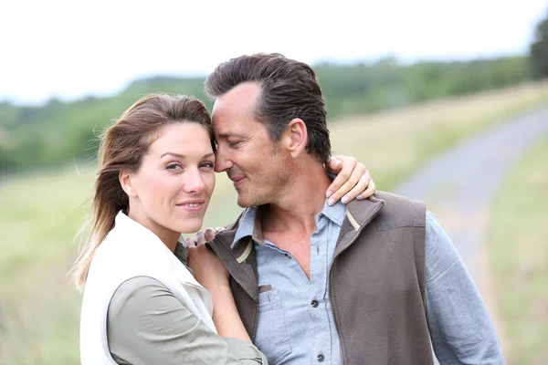 Sweet couple in countryside — Stock Photo, Image