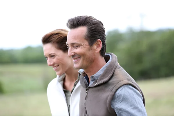 Mature couple walking in countryside — Stock Photo, Image