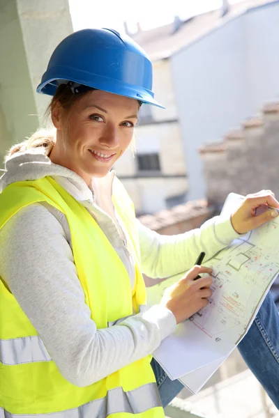 Engineer on building site — Stock Photo, Image