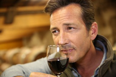 Winemaker tatma şarap mahzeni