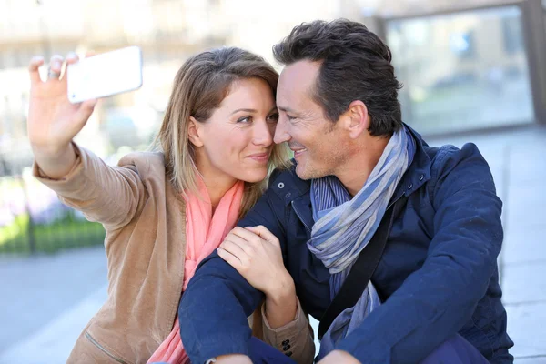 Çift alarak resim kucaklayan