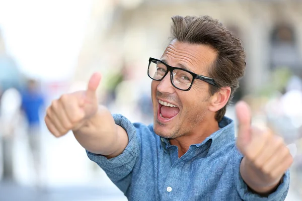 Man showing thumbs up — Stock Photo, Image