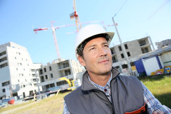 Entrepreneur on building site — Stock Photo, Image