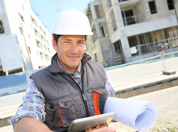 Builder on building site — Stock Photo, Image