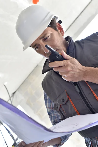 Worker checking blueprint — Stock Photo, Image