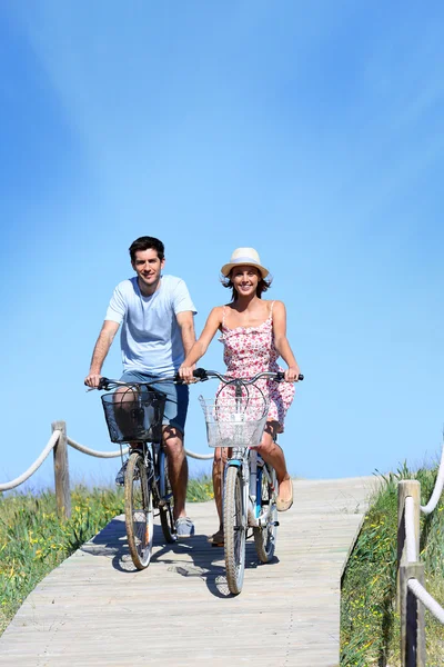 Couple on bicycles in summertime — Stock Photo, Image