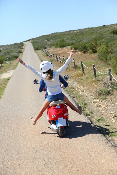 Pareja en moto — Foto de Stock