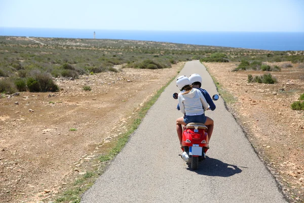 Casal na motocicleta — Fotografia de Stock