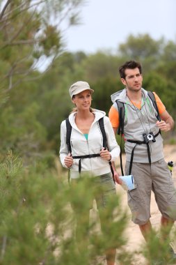 dağlarda yürüyüş yolculuk