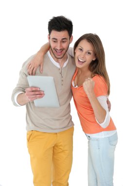 Tablet kullanan çift