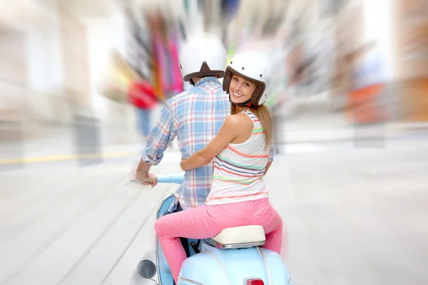 Casal moto equitação — Fotografia de Stock