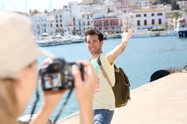 Woman taking picture of boyfriend — Stock Photo, Image