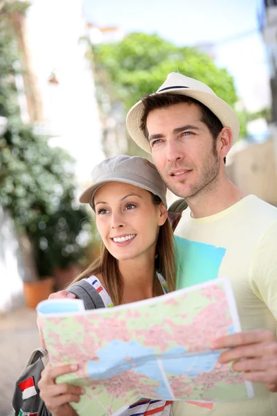 Touristen auf der Straße — Stockfoto