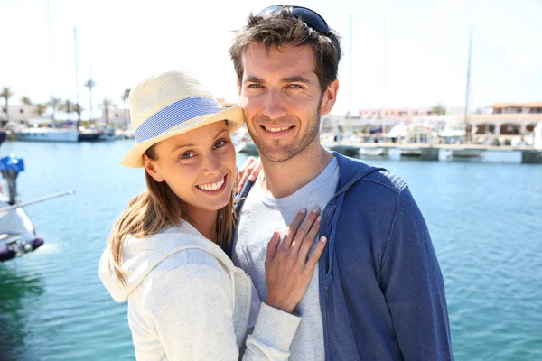 Casal pronto para cruzeiro — Fotografia de Stock