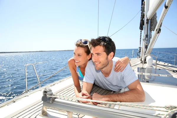 Couple on sailboat deck — Stock Photo, Image