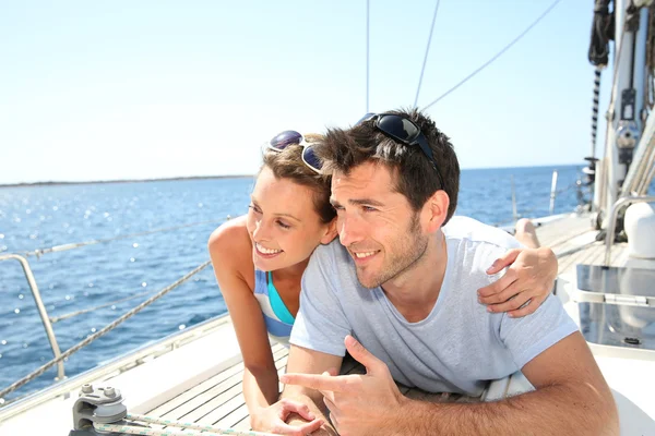 Couple on sailboat deck — Stock Photo, Image