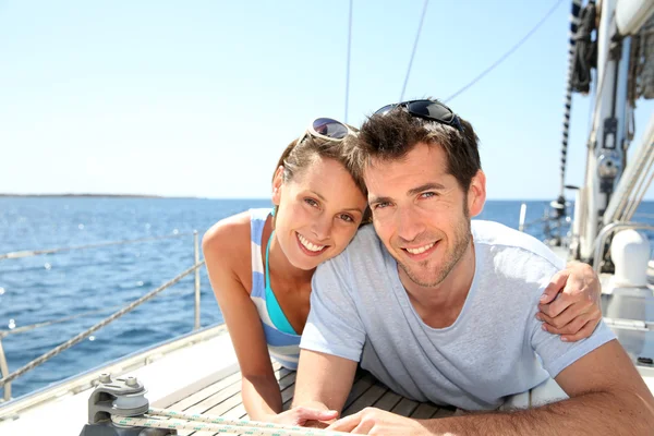 Couple on sailboat deck — Stock Photo, Image