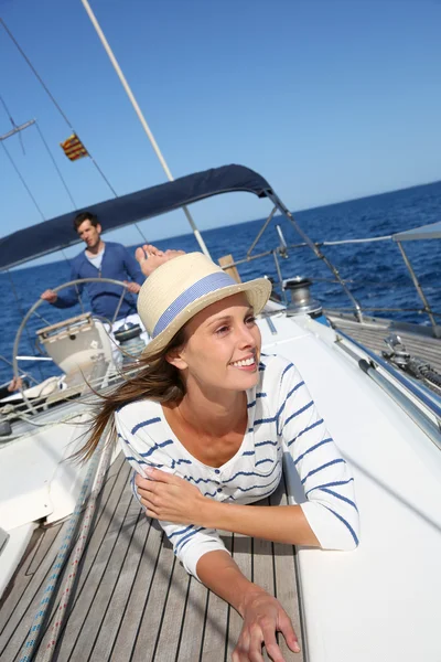 Mulher no barco — Fotografia de Stock