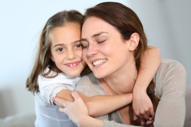 Anne ve kızı.