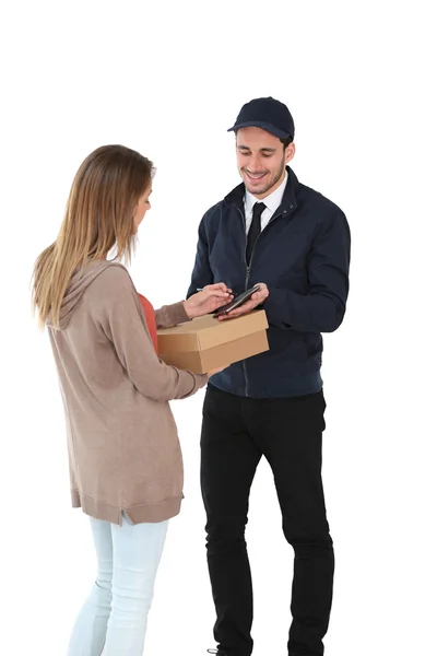 Frau unterschreibt Quittung — Stockfoto