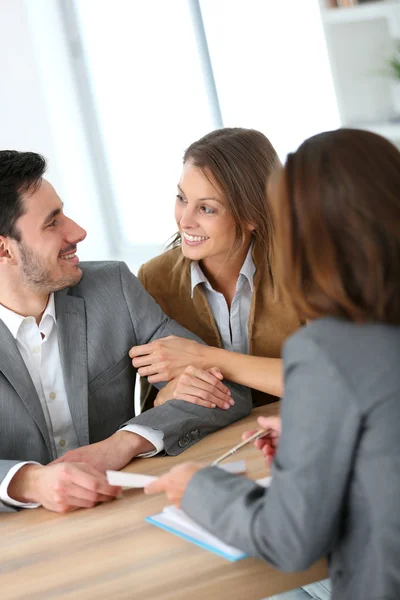 Couple meeting adviser — Stock Photo, Image