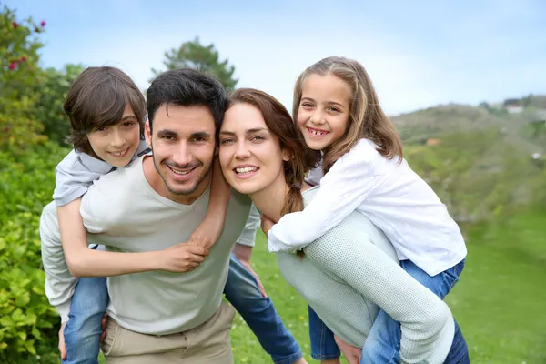 Familie hat Spaß — Stockfoto