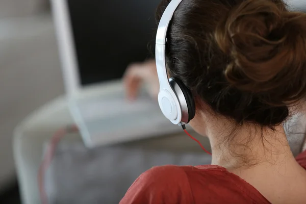 Woman with headphones — Stock Photo, Image