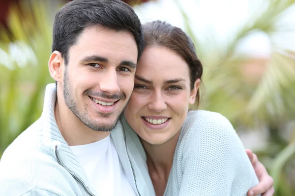 Casal sorridente — Fotografia de Stock