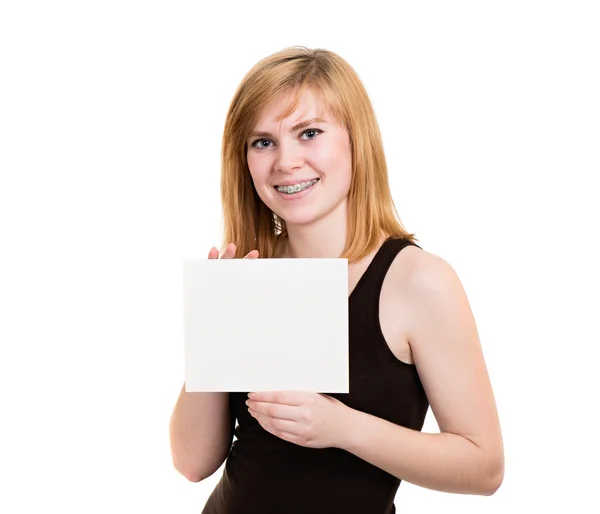 Jovencita con corchetes mantener papel en blanco — Foto de Stock