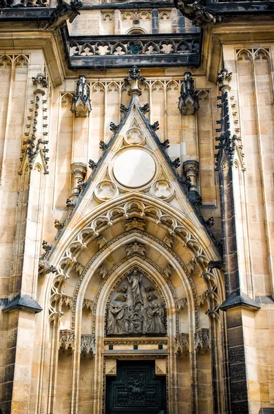 Praga zamek saint vitus cathedral, część elewacji — Zdjęcie stockowe