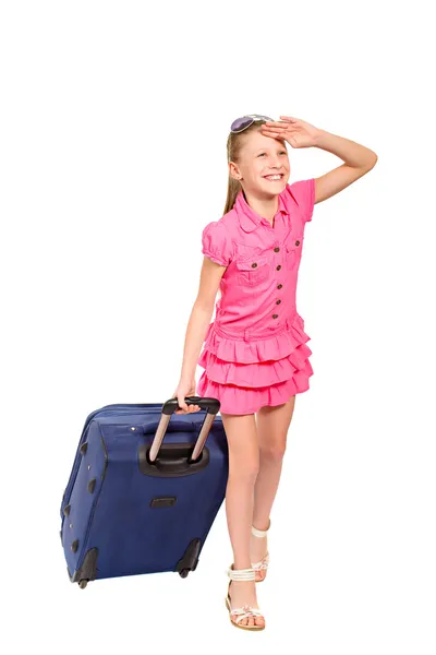 Lachende meisje met koffer en zonnebril — Stockfoto