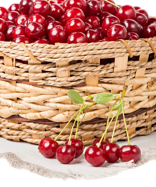 Sweet juicy cherry in basket — Stock Photo, Image