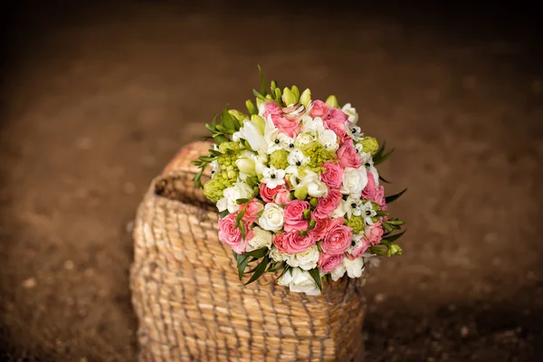 Bridal bouquet in basket — Stock Photo, Image