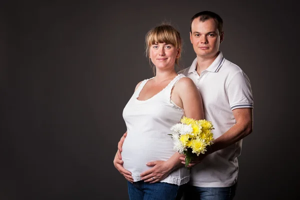 Porträt einer jungen Familie zusammen — Stockfoto