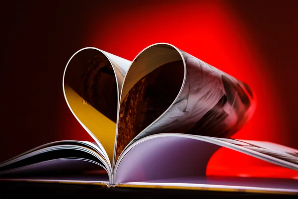 Pages incurvées en forme de coeur — Photo