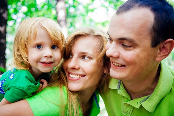 Portret van een grappig familie plezier — Stockfoto