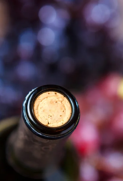 Closeup of wine bottle and cork — Stock Photo, Image