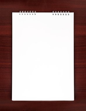 Tahta masaya boş not defteri