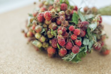 sulu taze çilek buketi