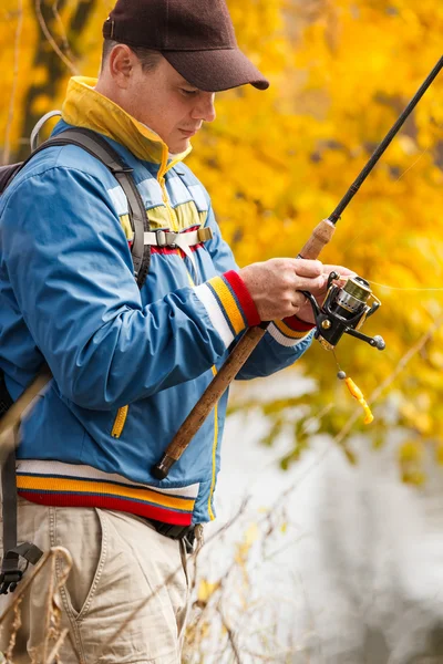 Pescador con spinning . — Foto de Stock