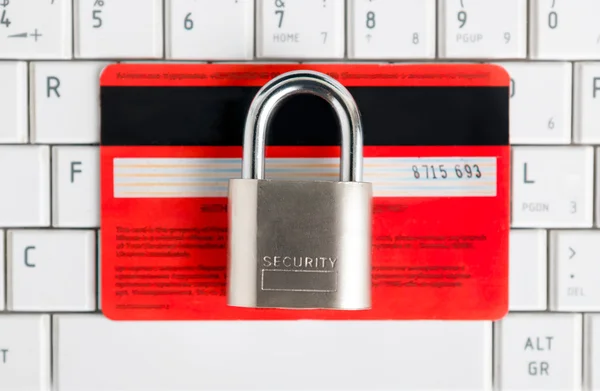 Credit Card and padlock on keyboard - security. — Stock Photo, Image