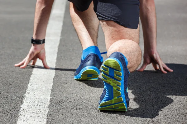 Runner in posizione di partenza . — Foto Stock