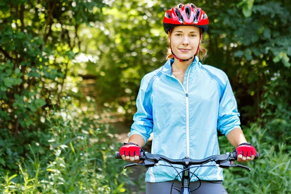 Portrait of happy young woman riding mountain bike. — Stock Photo, Image