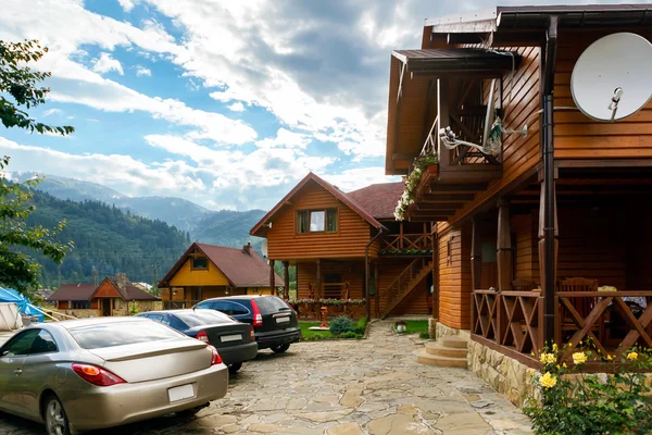 Hotel in den karpatischen Bergen. Ukraine. — Stockfoto