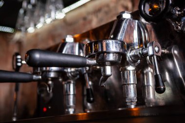 Geleneksel Espresso kahve makinesi yakın çekim.