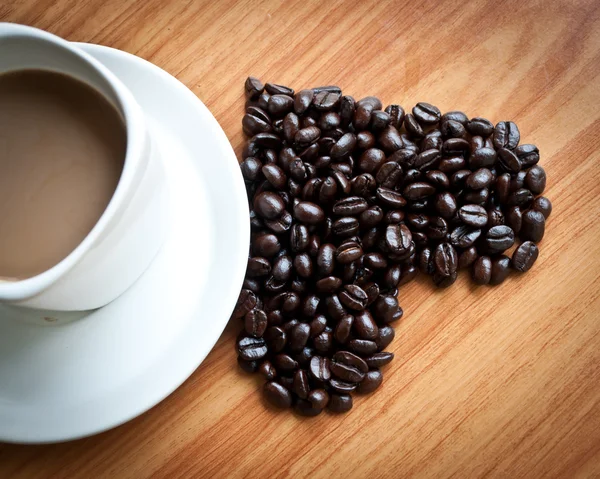 Concept van liefde met koffiebonen. — Stockfoto