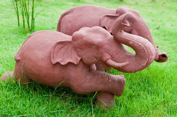 Elephant clay dolls in the garden , — Stock Photo, Image